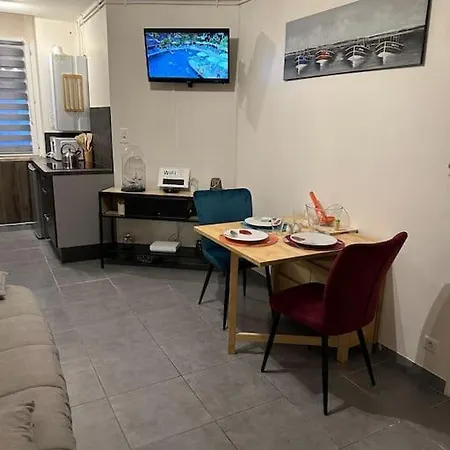 3 Personnes Centre Ville, Avec Cour *