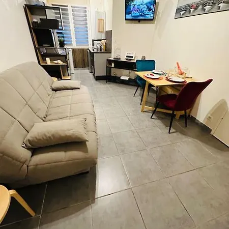 3 Personnes Centre Ville, Avec Cour Lägenhet