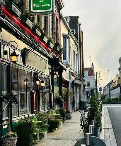 شقة 3 Personnes Centre Ville, Avec Cour *