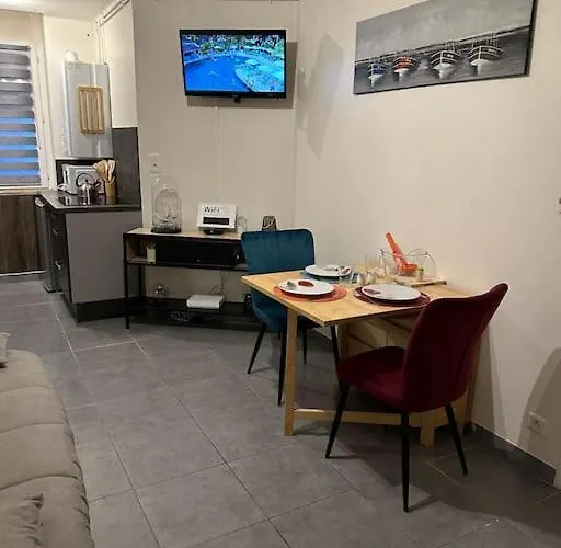3 Personnes Centre Ville, Avec Cour *