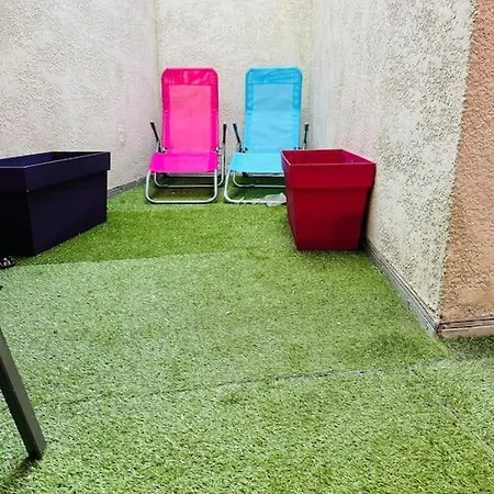 3 Personnes Centre Ville, Avec Cour Кале