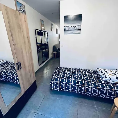 3 Personnes Centre Ville, Avec Cour Apartament Calais