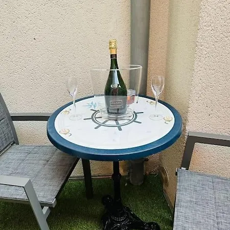 Apartament 3 Personnes Centre Ville, Avec Cour Calais